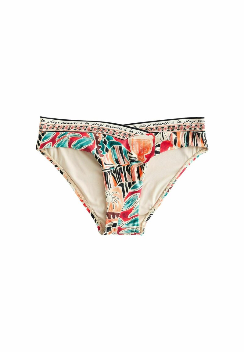 Többszínű női bikini alsó absztrakt trópusi mintákkal és egy díszes derékpánttal, amelyen kézírásos szöveg található.