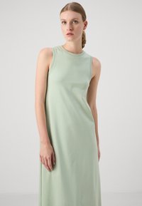 DRYKORN ELSANNE - Haljina od žerseja - green