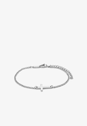 Sølvkædearmbånd med vandret korsvedhæng og lås med hummerlås på hvid baggrund.