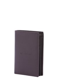 Portafoglio in pelle viola con una texture liscia, design a doppia piega, logo impressa e svariati scomparti per carte all'interno. Dimensioni compatte.