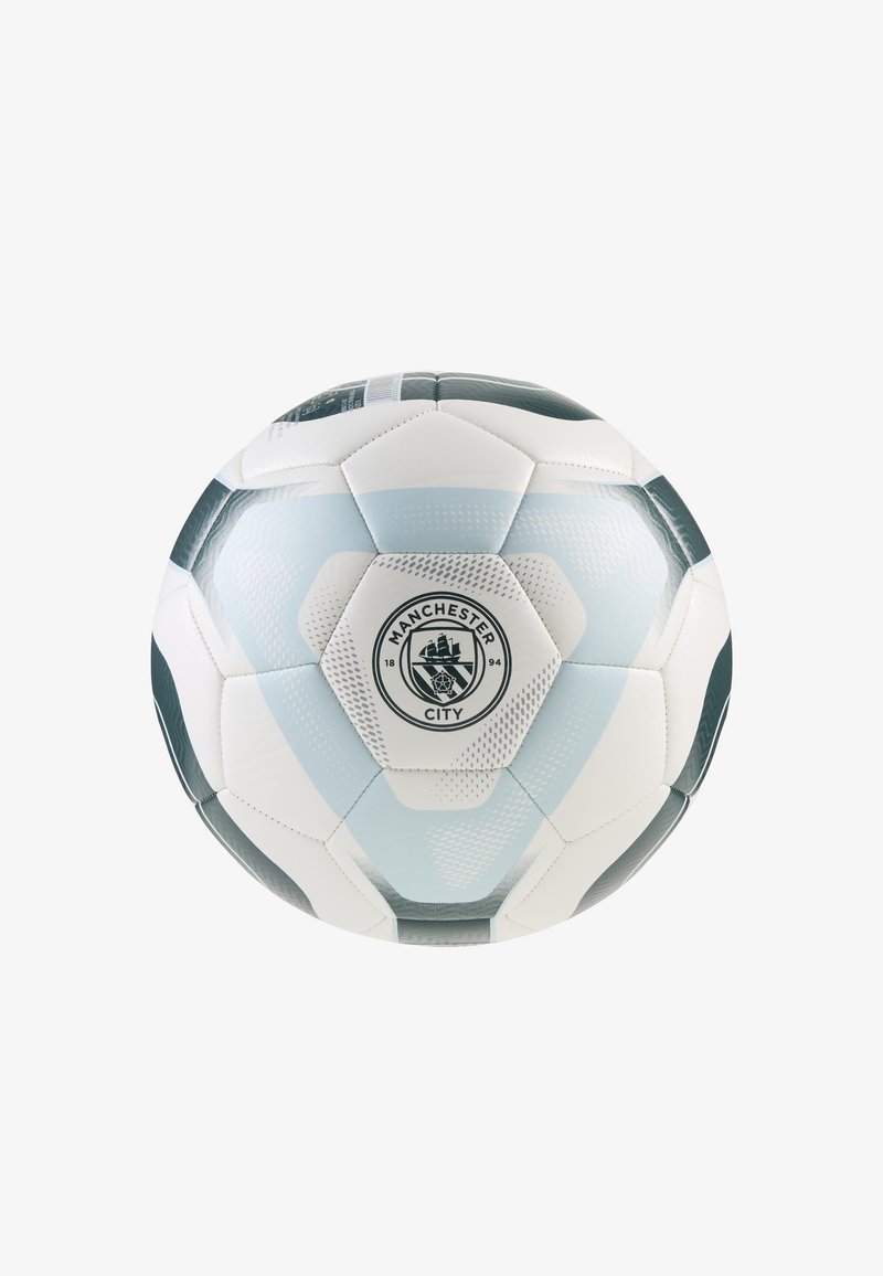 Ballon de football Manchester City blanc et bleu clair avec le logo du club centré sur une pastille hexagonale sur fond blanc.