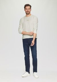 s.Oliver LOGO MIT ROLLKANTE UND STRUKTUR - Long sleeved top - weiß