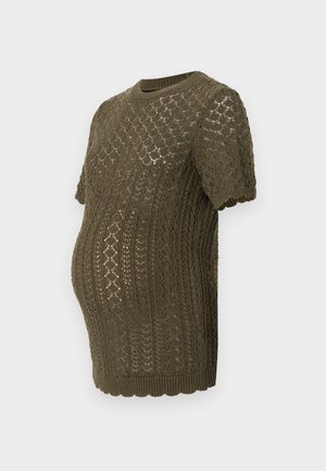 Top de maternité en tricot vert olive avec un motif en losanges texturé, des manches courtes et un ourlet festonné, conçu pour un ventre en croissance.