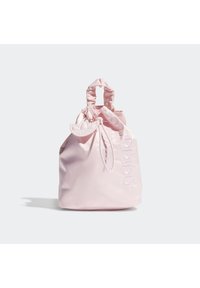 Ljusrosa hinkstil väska gjord av slätt material med samlade handtag, dragsko-stängning och en subtil präglad logotypdetalj.