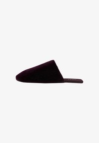 Selected, burgundy red