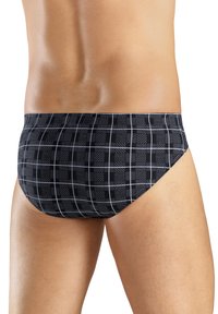 Schwarze Schwimmbriefs mit weißem Karomuster. Sie verfügen über einen niedrigen Schnitt und einen elastischen Bund und sind aus einem glatten, dehnbaren Stoff gefertigt.