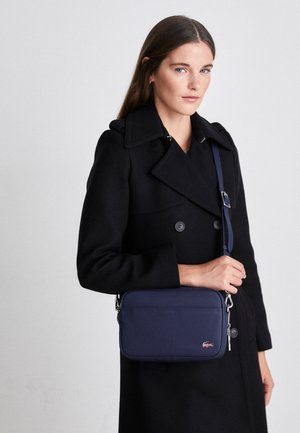 Lacoste DAILY LIFESTYLE  - Bandolera - marine