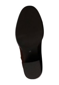 Suela de zapato marrón con una superficie suave y un área de agarre texturizada. Incluye una marca de tamaño visible "36" cerca de la sección de los dedos.