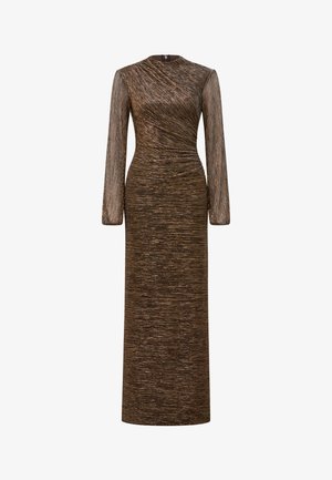 Hnedé metalické šaty s dlhými rukávmi po zem, s textúrovanou tkaninou a záhybmi v oblasti pása, s vysokým okrúhlym výstrihom.