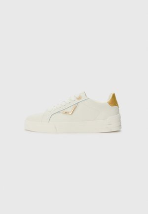 EVAN CITY - Matalavartiset tennarit - white