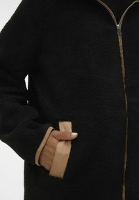 Vero Moda MANTEL VMLUNE - Īss mētelis - black