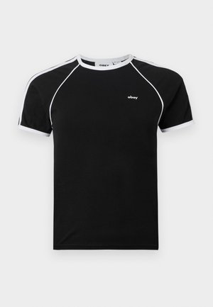 T-shirt preta com destaques brancos, apresentando um decote redondo, mangas raglan curtas e um pequeno logotipo no peito. Feita de tecido macio.