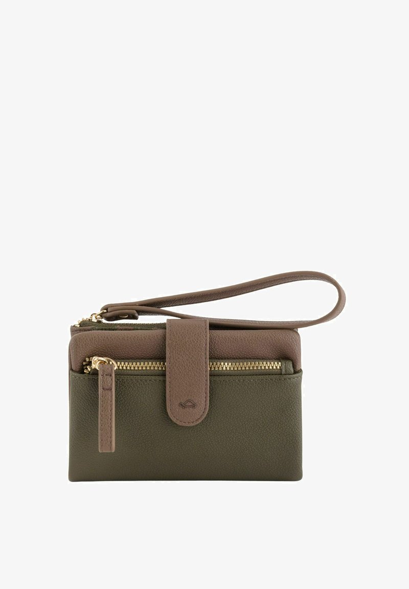 Portefeuille en cuir vert foncé avec des bordures marron clair. Dispose d'un compartiment principal avec une fermeture éclair, d'une fermeture à rabat et d'une bandoulière. Accents en matériel doré.