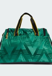 Zöld táska fényes anyagból, geometrikus mintával. Fekete és sárga díszítő fogantyúkkal és cipzáras záródással rendelkezik.