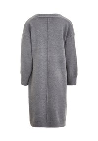 Abito maglione grigio oversize con scollatura rotonda, maniche lunghe e una cucitura centrale sul retro, realizzato in morbido tessuto a maglia.