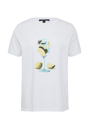 Witte katoenen t-shirt met een grafische print van een glas met citroenschijfjes en muntblaadjes, aangevuld met gele en blauwe accenten.
