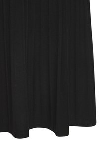 Gonna nera a pieghe realizzata in un tessuto a maglia testurizzato, con righe verticali e una silhouette a trapezio con orlo curvo.