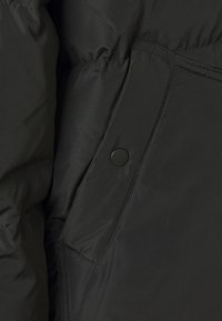 Vero Moda Tall VMOSLO JACKET - Casaco de penas - black