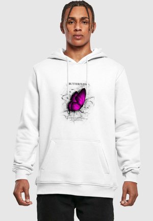 Hvid hoodie med et grafisk motiv af en lilla sommerfugl med sort kant. Indeholder tekst over designet. Kængurulomme foran.