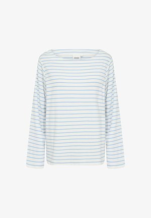 Cămașă albă cu mâneci lungi, cu dungi orizontale de culoare albastru deschis și decolteu rotund larg, expusă pe un fundal simplu.