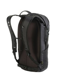 Zwarte rugzak met gevoerde schouderbanden, een slank ontwerp en verstelbare gespen. Bevat zijvakken en een textuurafwerking.