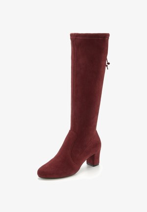 Knielanger Burgunderroter Wildlederschuh mit Blockabsatz, glatter Textur und seitlicher Elastikpaneel für einfaches An- und Ausziehen. Schnürdetail oben.