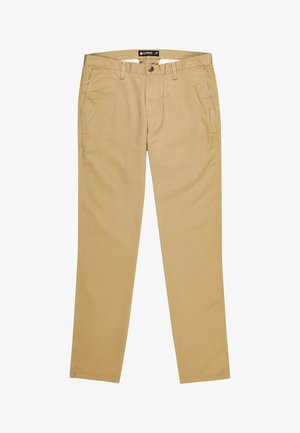 Beige gerade Hose mit Knopfverschluss, Gürtelschlaufen und Seitentaschen, Größe 32, flach auf weißem Hintergrund liegend.