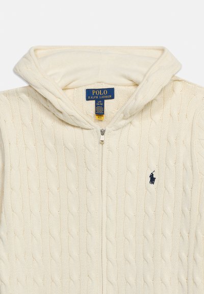 Μπεζ πλεκτό hoodie με φερμουάρ και κεντημένο λογότυπο Ralph Lauren στο στήθος και εμφανές ετικέτα του brand μέσα στον γιακά.