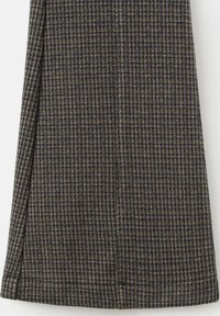 Jupe en mélange de laine présentant un motif pied-de-poule en bleu marine et beige, avec une coupe droite et des bords ourlés.