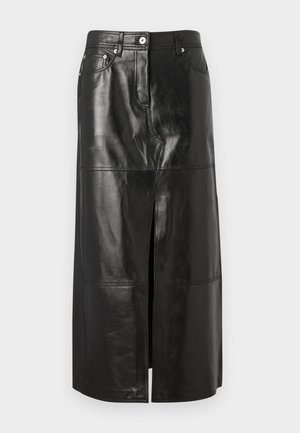 Črna usnjena midi krila s sprednjim razporkom, ki vključuje šivane panele, prilegajoč pas in kovinske detajle. Gladka tekstura in eleganten dizajn.