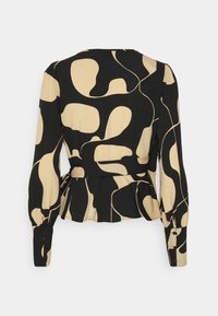 Blouse à manches longues avec motif abstrait beige et noir, taille peplum et poignets boutonnés, vue de dos sur un fond uni.