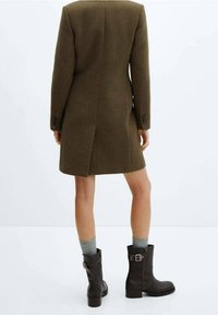 Mango Korte frakker - khaki