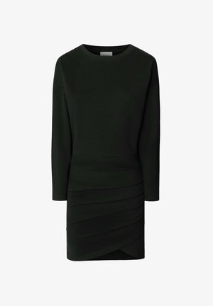 Temnozelena obleka z dolgimi rokavi, okroglim izrezom in nagubanim detajlom na pasu, z rahlo ovitim robom.