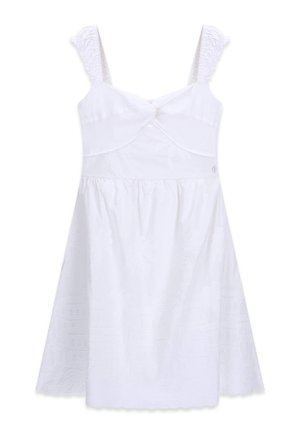 Robe blanche sans manches avec bretelles texturées, corsage ajusté avec un subtil détail de nœud et jupe évasée avec motifs floraux en relief.