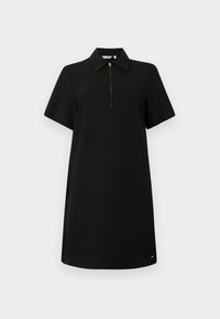 Vestido preto com colarinho e mangas curtas, apresentando um fecho de zíper frontal e detalhes em hardware dourado. Textura suave, design até ao joelho.