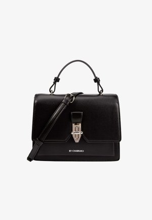 Sac à main rectangulaire en cuir noir avec poignée supérieure, bandoulière réglable, fermoir argenté et logo "BY-CHABRAND" sur le devant.
