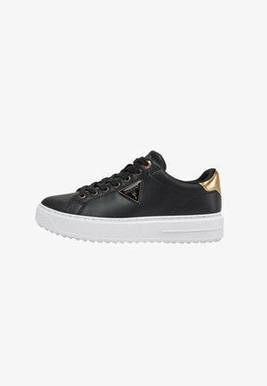 Sneaker en cuir noir avec des accents dorés et un design à lacets. Dispose d'une semelle plateforme blanche texturée et d'un logo sur le côté.