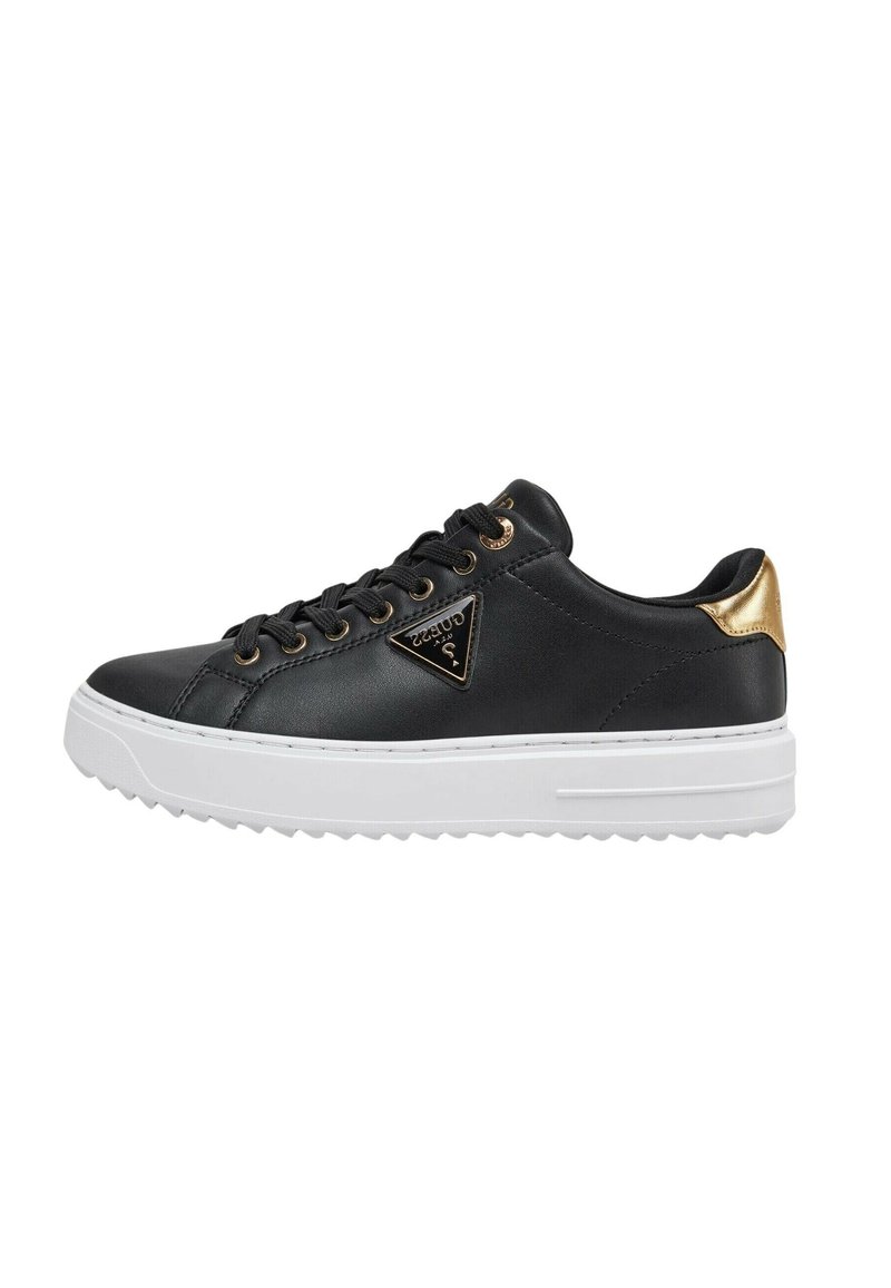 Sneaker en cuir noir avec des accents dorés et un design à lacets. Dispose d'une semelle plateforme blanche texturée et d'un logo sur le côté.
