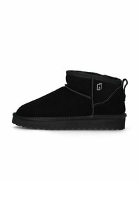 Botas de tobillo negras de ante con punta redonda, un suave forro interior, un tacón ligeramente elevado y un logo decorativo en el costado.