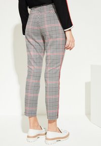 comma casual identity Pantalon classique - red