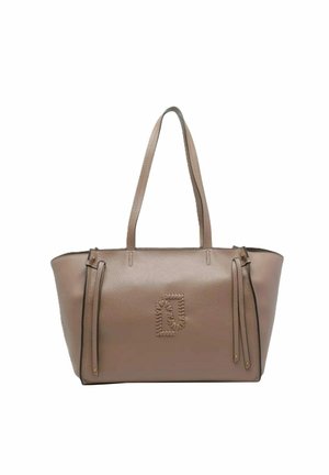 Grote taupekleurige leren draagtas met dubbele handvatten, decoratief gevlochten logo aan de voorkant en ritskwastjes aan beide zijden.