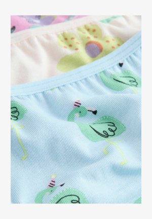 Material din bumbac de culoare albastră deschisă cu un model de flamingo verzi purtând pălării de petrecere. Are un tiv elastic gathered.