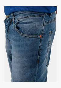 Non selezionato, medio