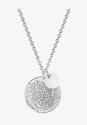 Sølv halskæde med en tekstureret cirkulær vedhæng og en glat, mindre rund charm, der er fastgjort med en kæde.