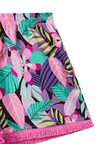 Costumi da bagno floreali colorati con base nera, foglie vivaci di colore rosa, verde e viola, orlo frangiato rosa e vita elasticizzata.