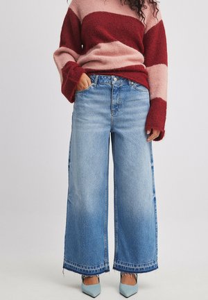 NA-KD WEITE - Flared Jeans - blue