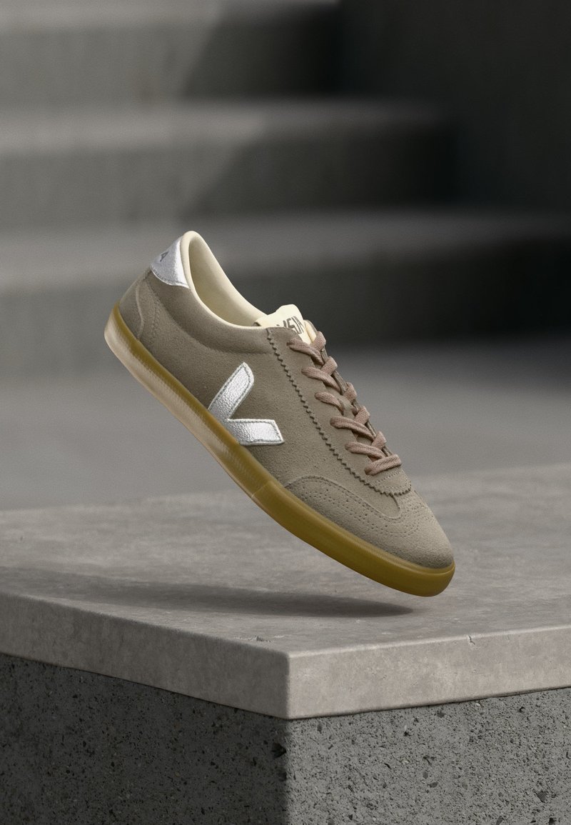 Veja VOLLEY moonrock silver/taupe