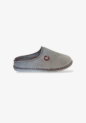 Pantofole in suede grigio con punta arrotondata, cuciture decorative rosse e argentate lungo il colletto e suola in gomma leggera.