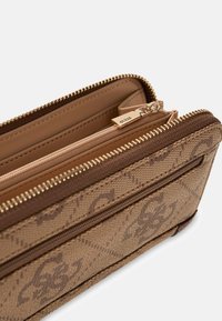 Guess KARNILLA brązowy