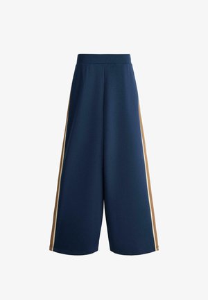 Pantaloni navy a gamba larga con vita elasticizzata e strisce laterali beige, corti sopra la caviglia, realizzati in tessuto liscio.